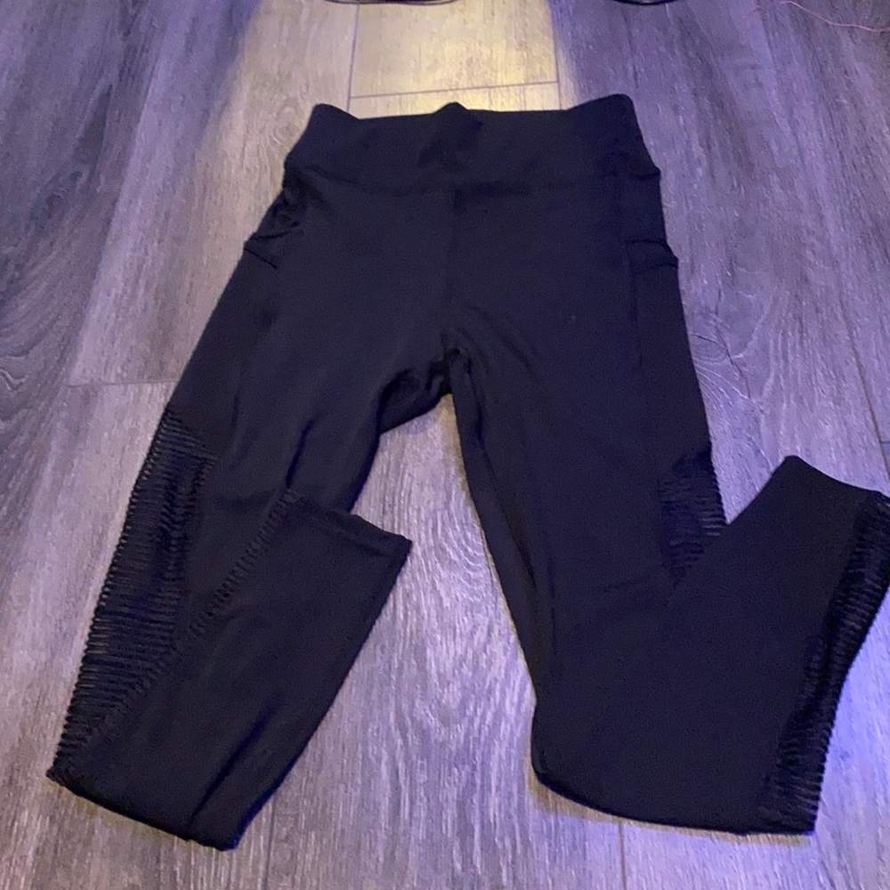 Black leggings with cute cut out on the side
